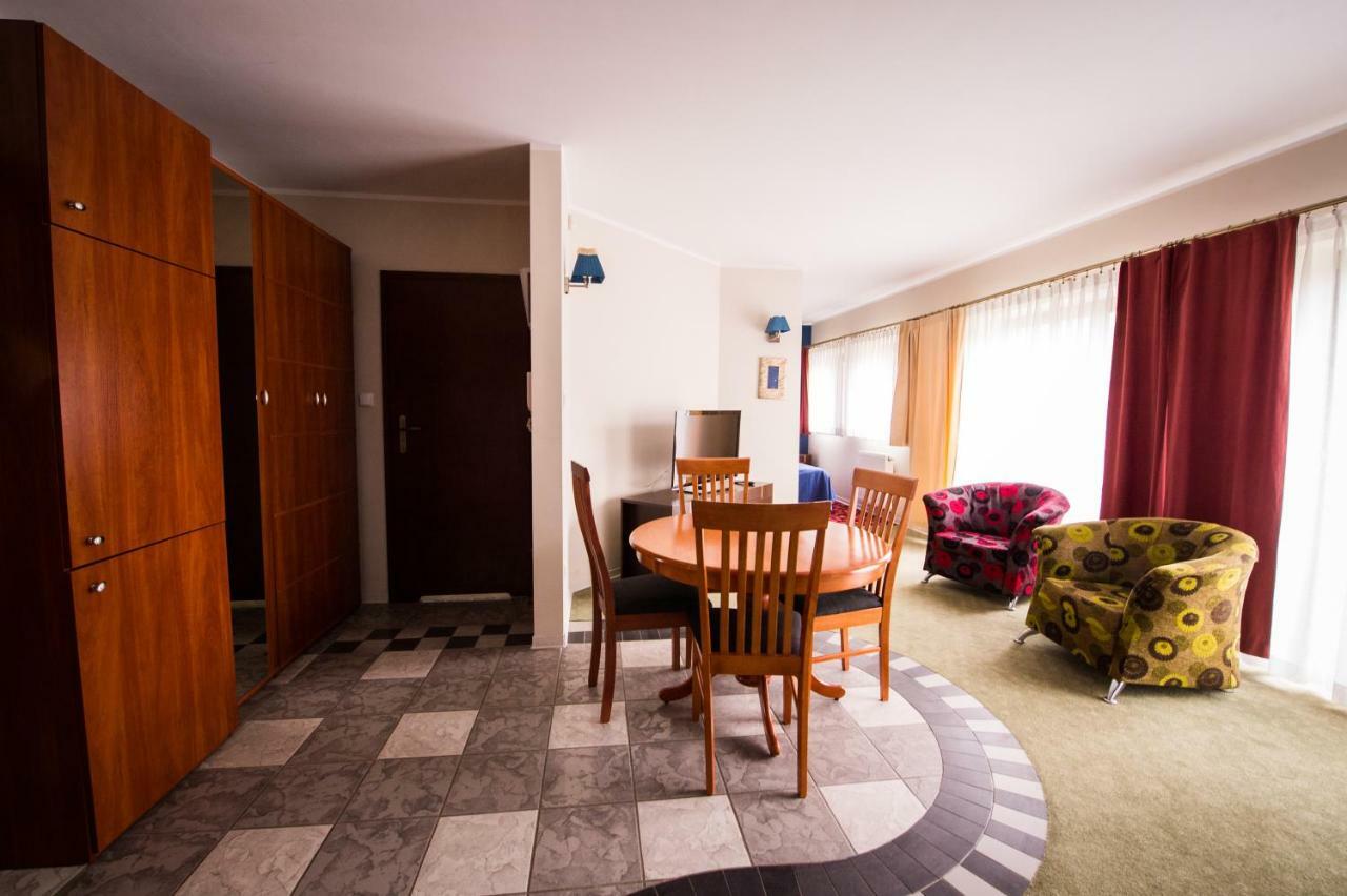 Czarny Kos Hotel Borkowo  Zewnętrze zdjęcie