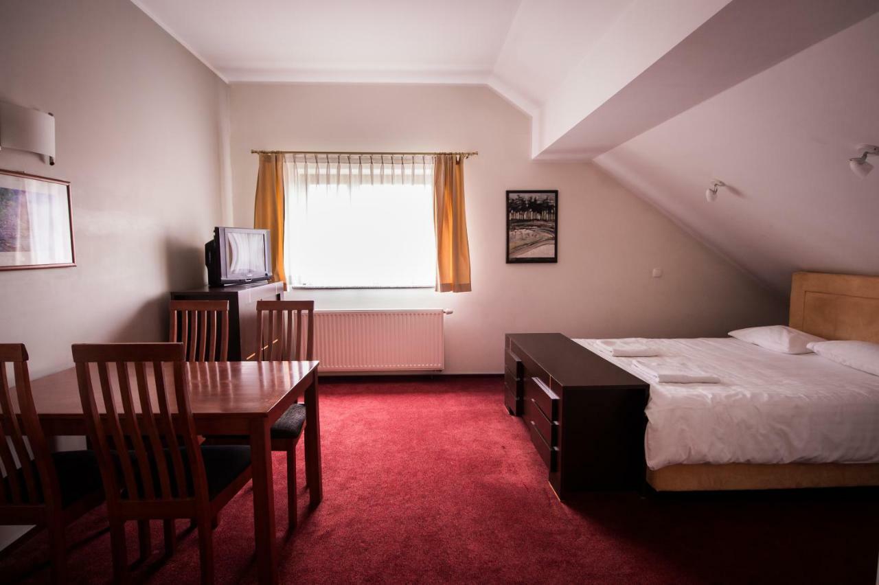 Czarny Kos Hotel Borkowo  Zewnętrze zdjęcie