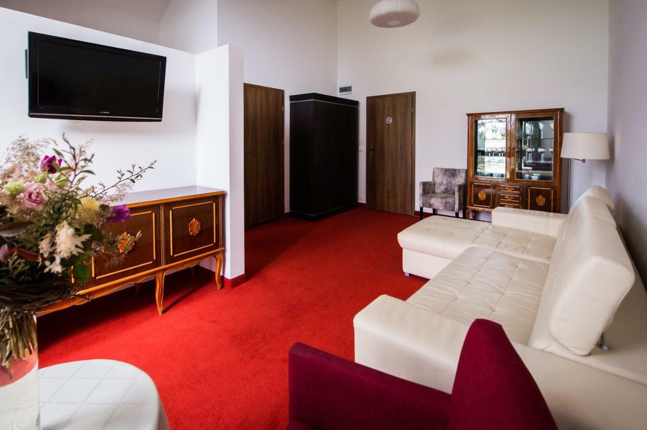 Czarny Kos Hotel Borkowo  Zewnętrze zdjęcie